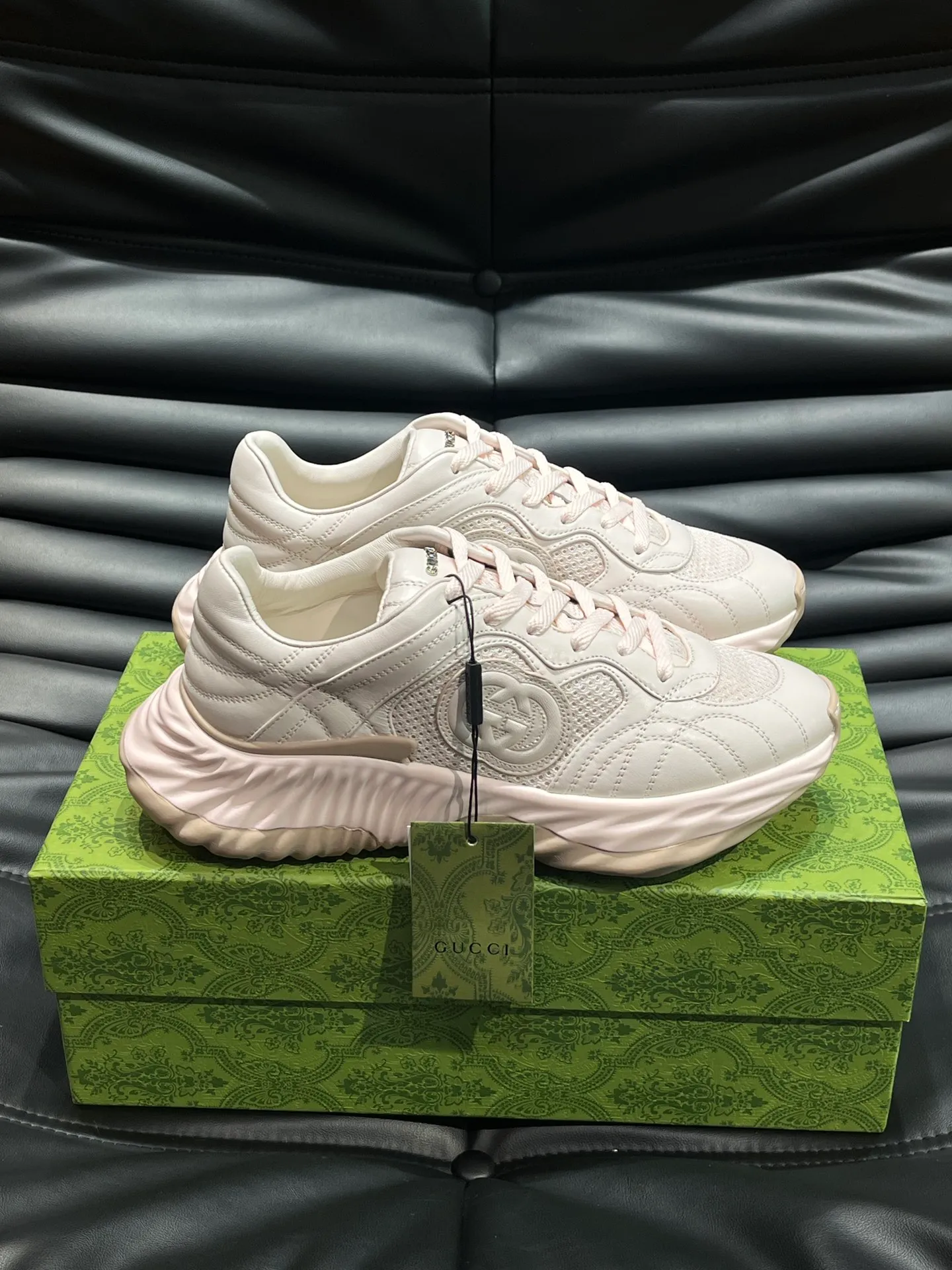 Men's Men's Shoes💰p760 "Gucc*" Ri Men's Men's Shoes💰p Men's Men's Shoes💰ple Series 2024ss👫Couple Style Casual Sports Shoes, buy the original and accurately reproduce it! Restore the quality of details, Gucci Ri men's shoes 💰p men's shoes 💰ple series sports shoes are made with innovative stitching technology to create a flowing texture like water. The leather design is paired with three-dimensional interlocking Double G leather patches and Gucci letter metal accessories, creating a free flowing texture of the entire shoe with a 3D effect. A classic and versatile piece that feels super comfortable on your feet! Female 35-40 Male 38-45